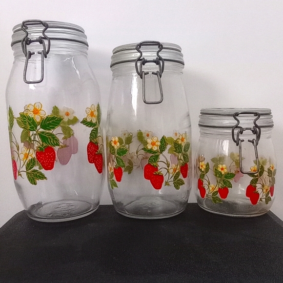Vintage ARC France Strawberry Canisters Set - Picture 1 of 1